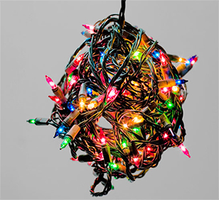 Seven Essential Tips for Hanging Your Outdoor Christmas Lights